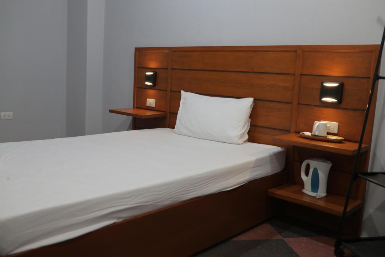Cerca Hotel Balabag  Eksteriør bilde