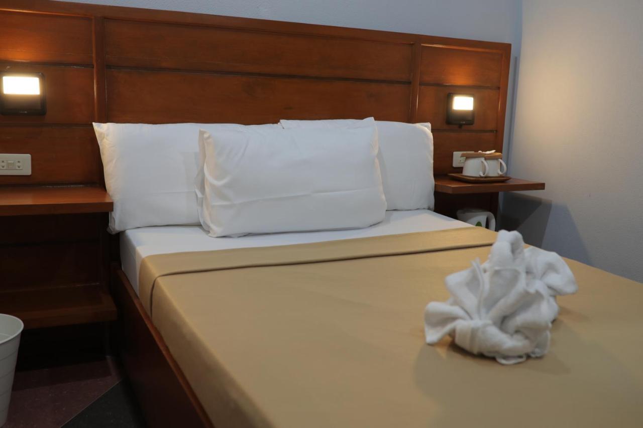 Cerca Hotel Balabag  Eksteriør bilde