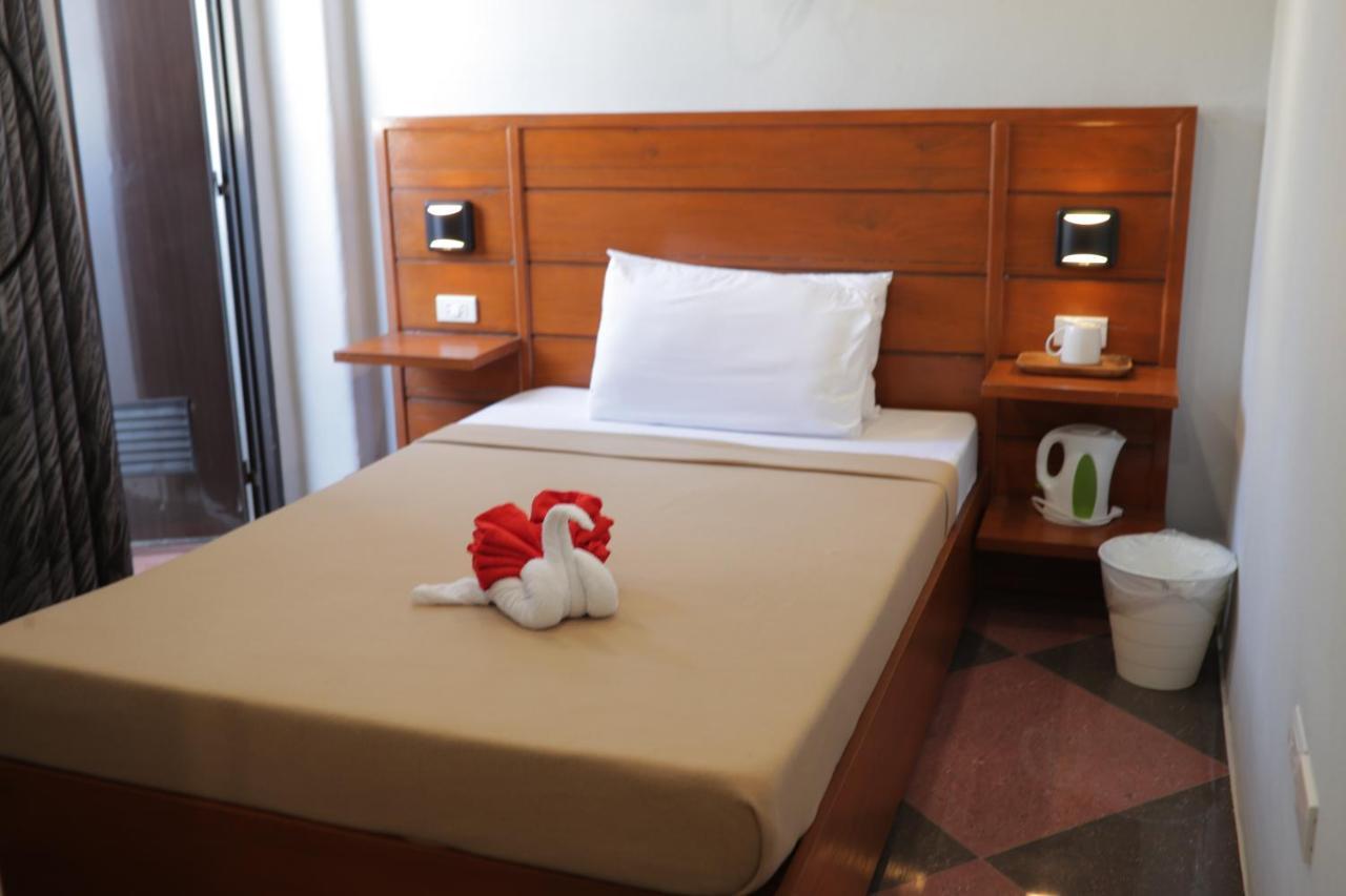 Cerca Hotel Balabag  Eksteriør bilde